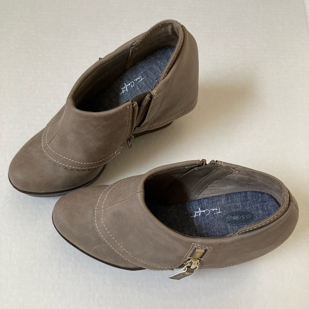 Dr. Scholls ankle boots/ Wedges size 6